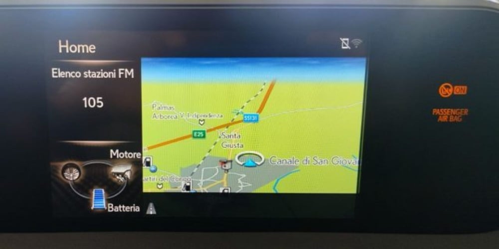 Lexus UX usata a Oristano (19)