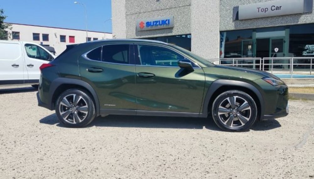 Lexus UX usata a Oristano (2)