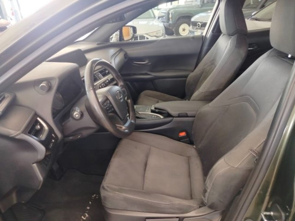 Lexus UX usata a Oristano (20)