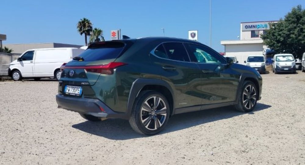 Lexus UX usata a Oristano (4)