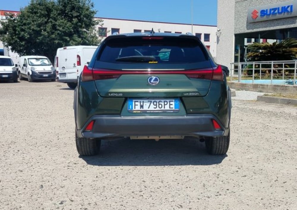 Lexus UX usata a Oristano (6)