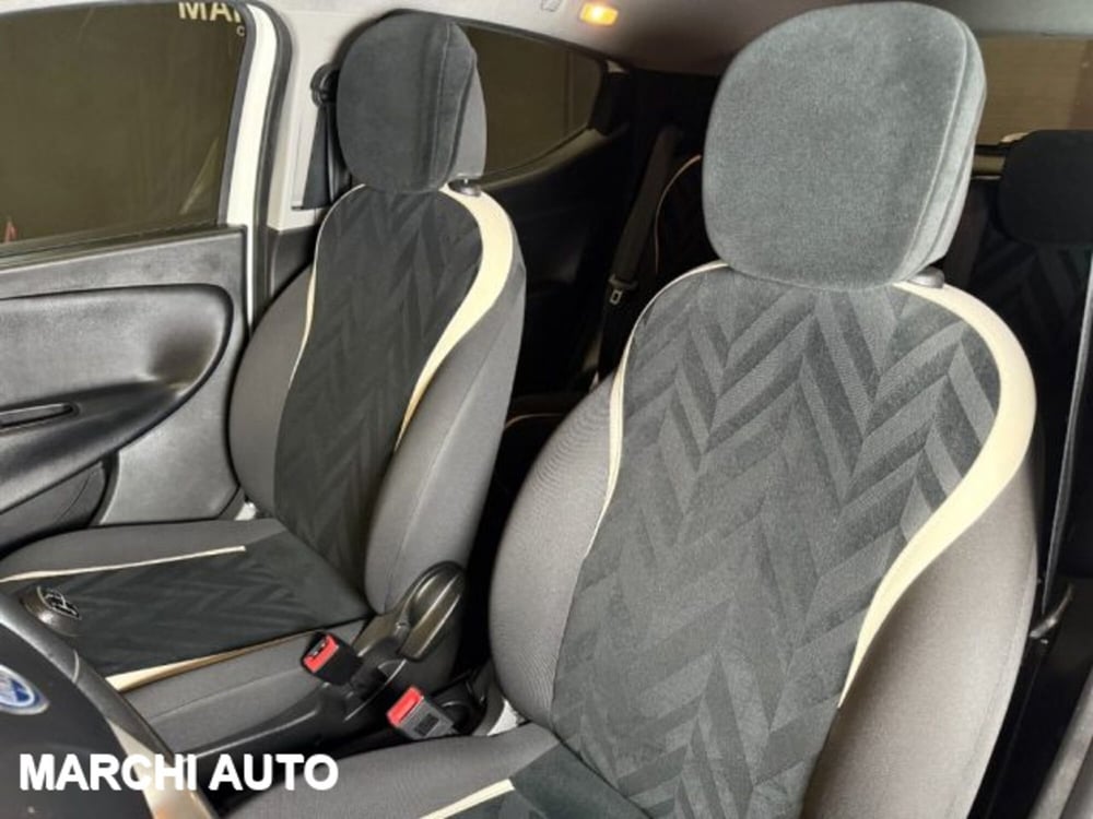 Lancia Ypsilon usata a Perugia (11)