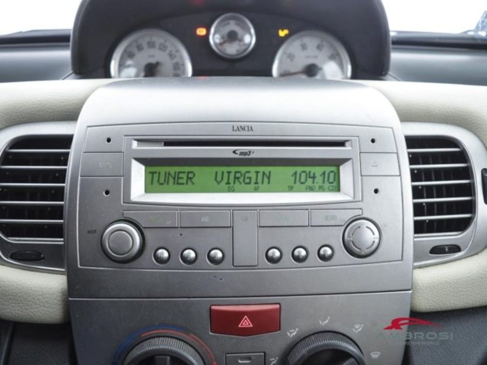 Lancia Ypsilon usata a Perugia (14)