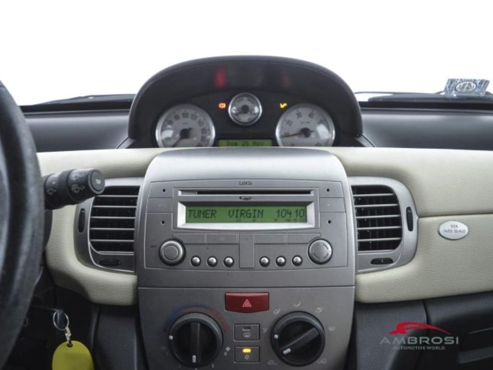Lancia Ypsilon usata a Perugia (15)