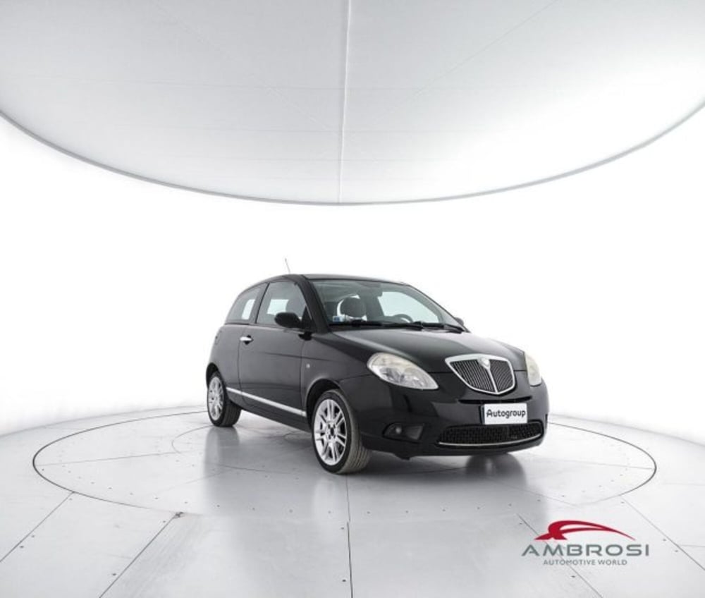 Lancia Ypsilon usata a Perugia (2)