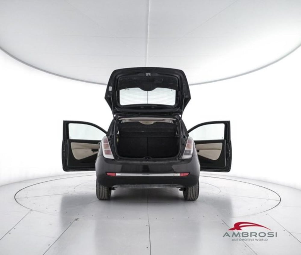 Lancia Ypsilon usata a Perugia (7)