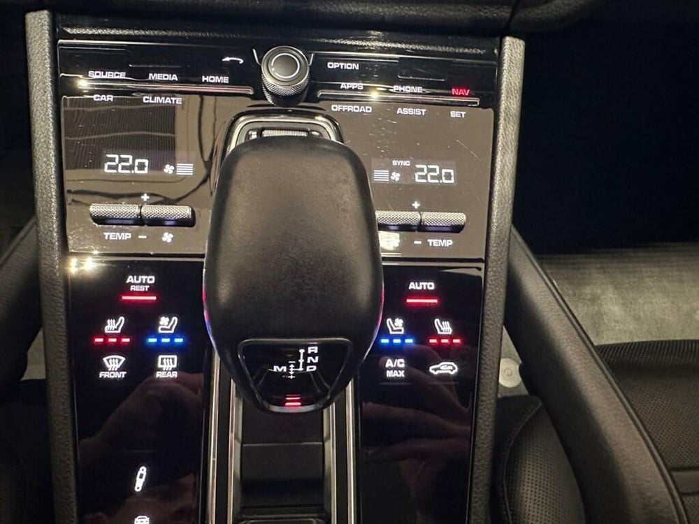 Porsche Cayenne usata a Varese (13)