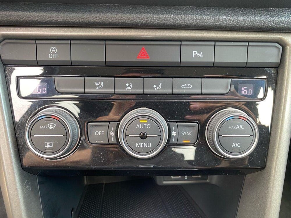 Volkswagen T-Roc usata a Torino (11)