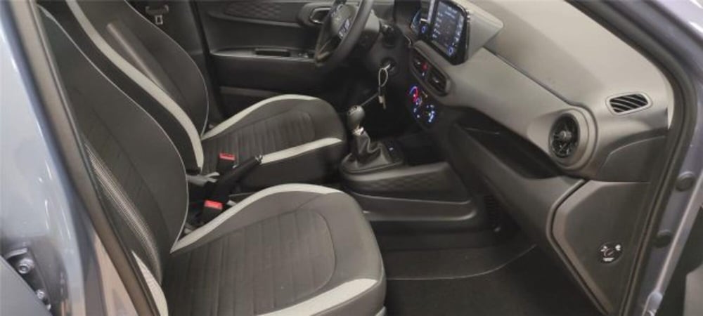 Hyundai i10 nuova a Bari (9)