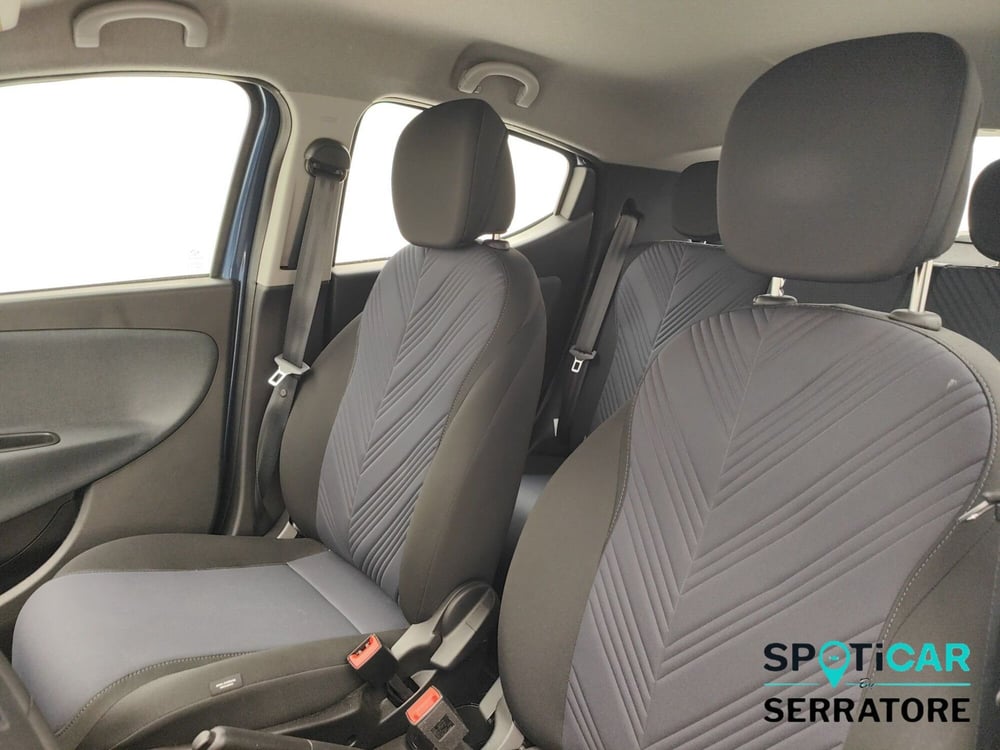Lancia Ypsilon usata a Como (13)
