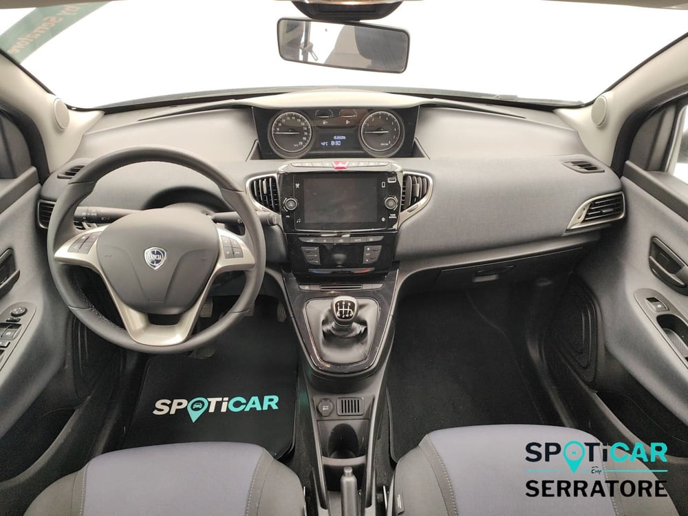 Lancia Ypsilon usata a Como (14)