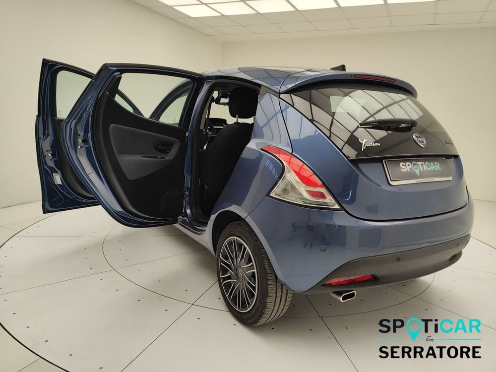Lancia Ypsilon usata a Como (7)