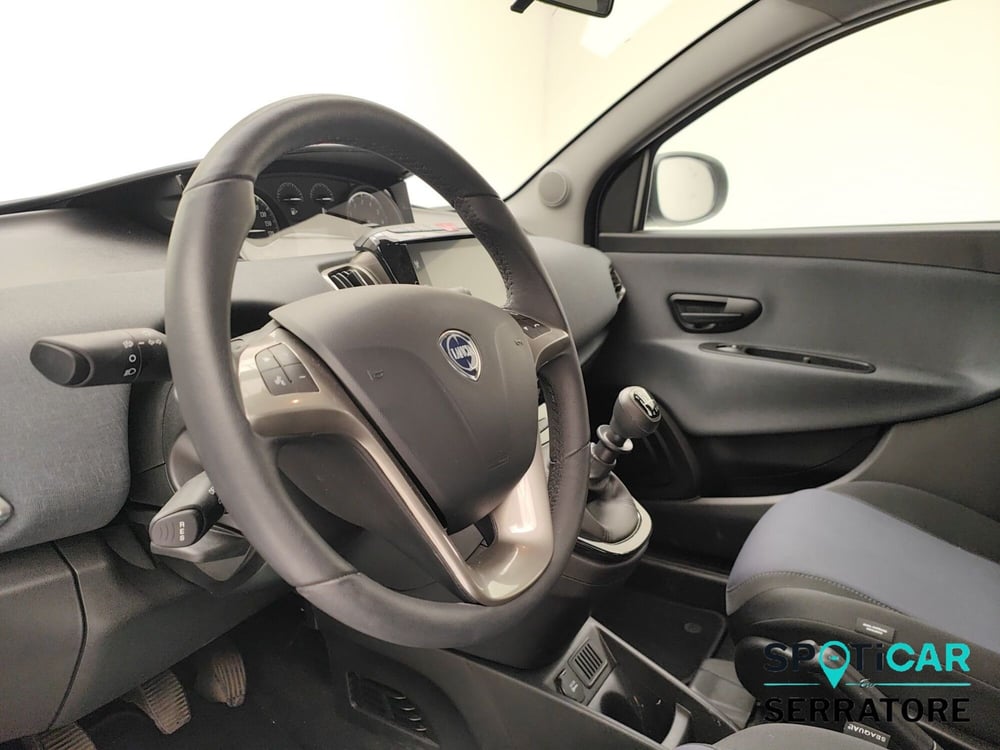 Lancia Ypsilon usata a Como (8)