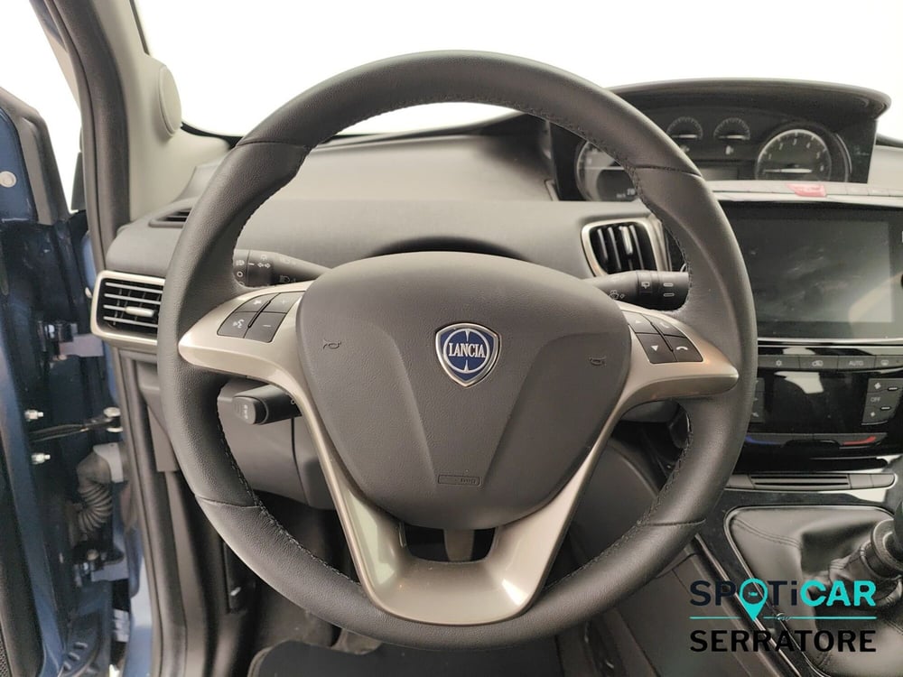 Lancia Ypsilon usata a Como (9)