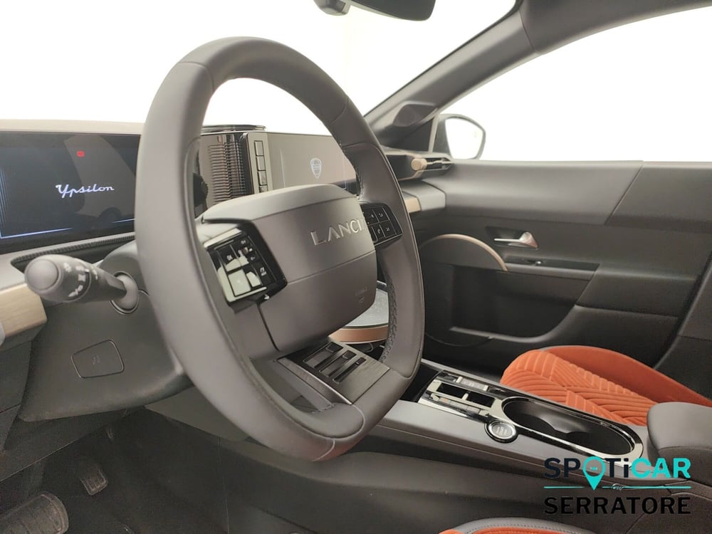 Lancia Ypsilon usata a Como (7)