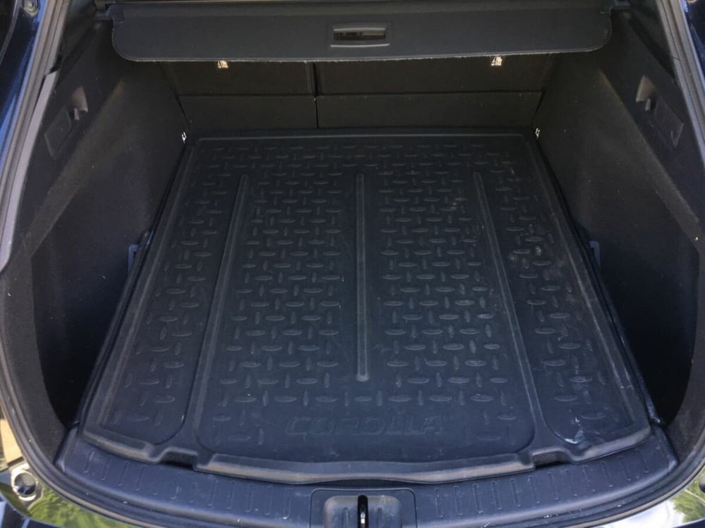 Toyota Corolla Touring Sports usata a Lecco (12)