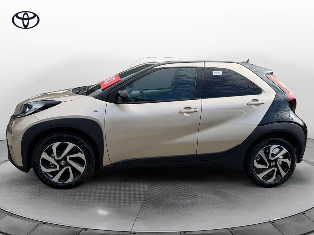Toyota Aygo X nuova a Como (3)