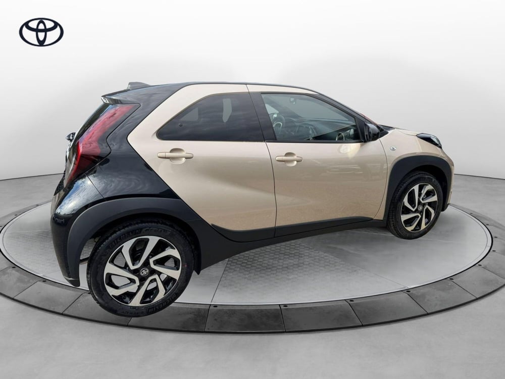 Toyota Aygo X nuova a Como (6)