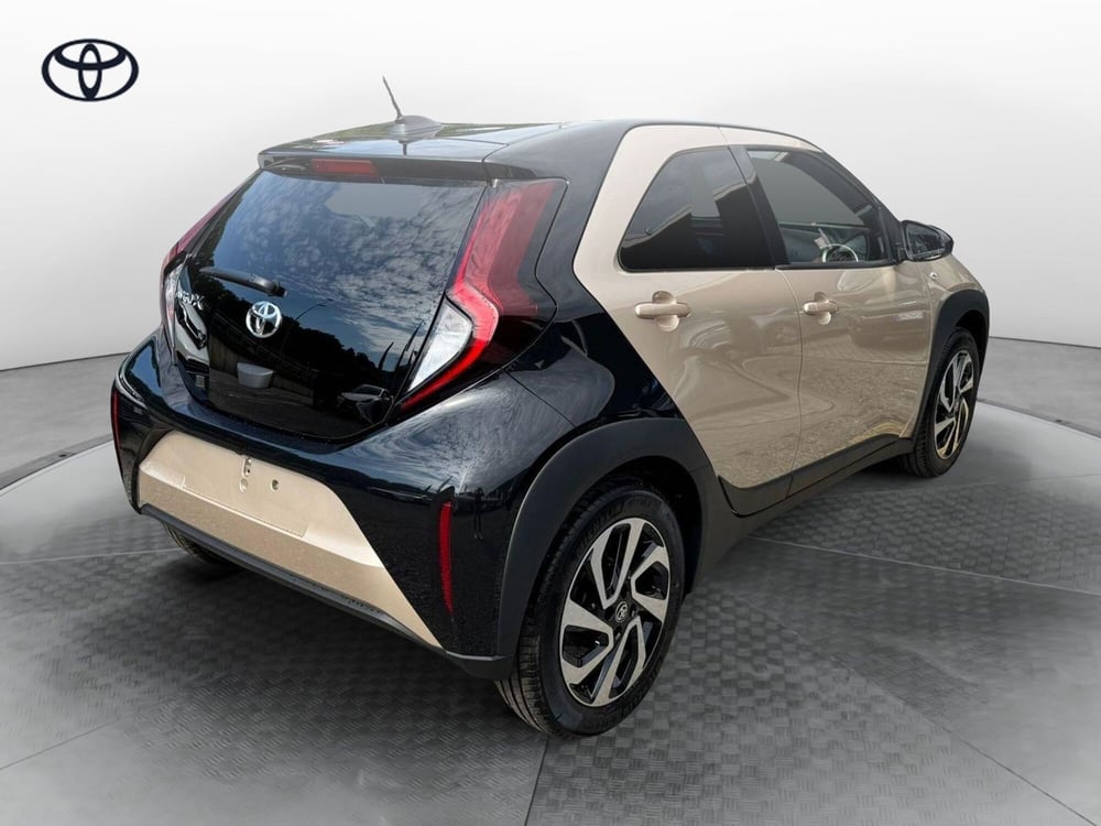 Toyota Aygo X nuova a Como (9)