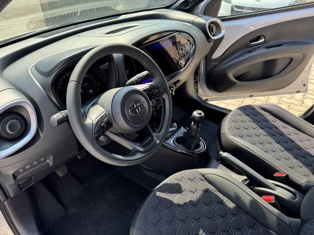 Toyota Aygo X nuova a Como (10)