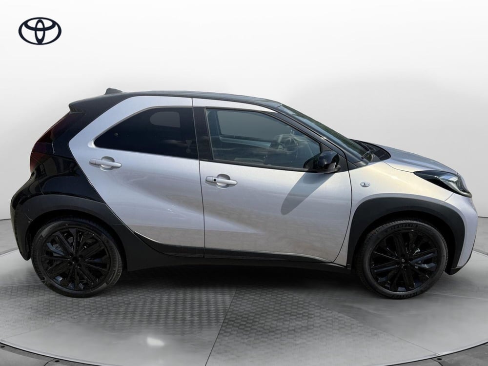 Toyota Aygo X nuova a Como (11)