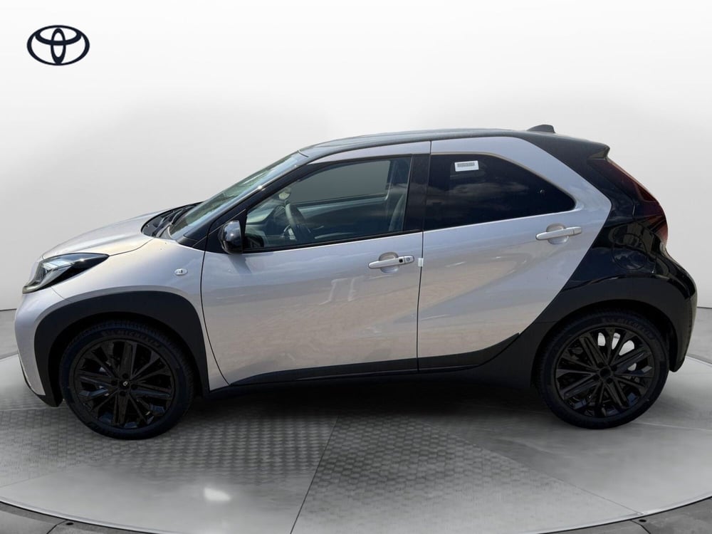 Toyota Aygo X nuova a Como (3)