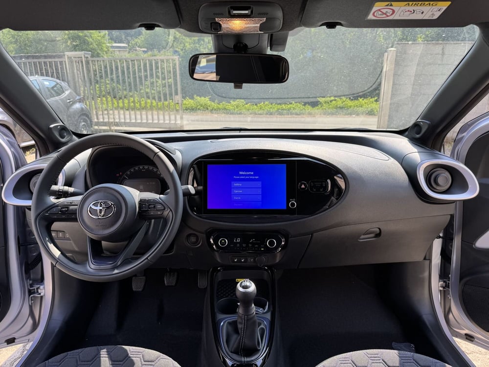 Toyota Aygo X nuova a Como (8)