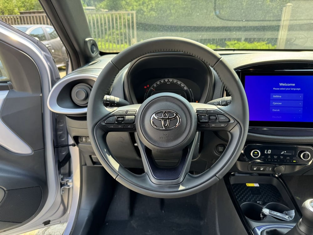 Toyota Aygo X nuova a Como (9)