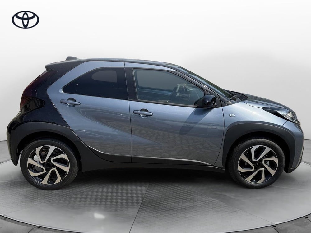 Toyota Aygo X nuova a Como (11)