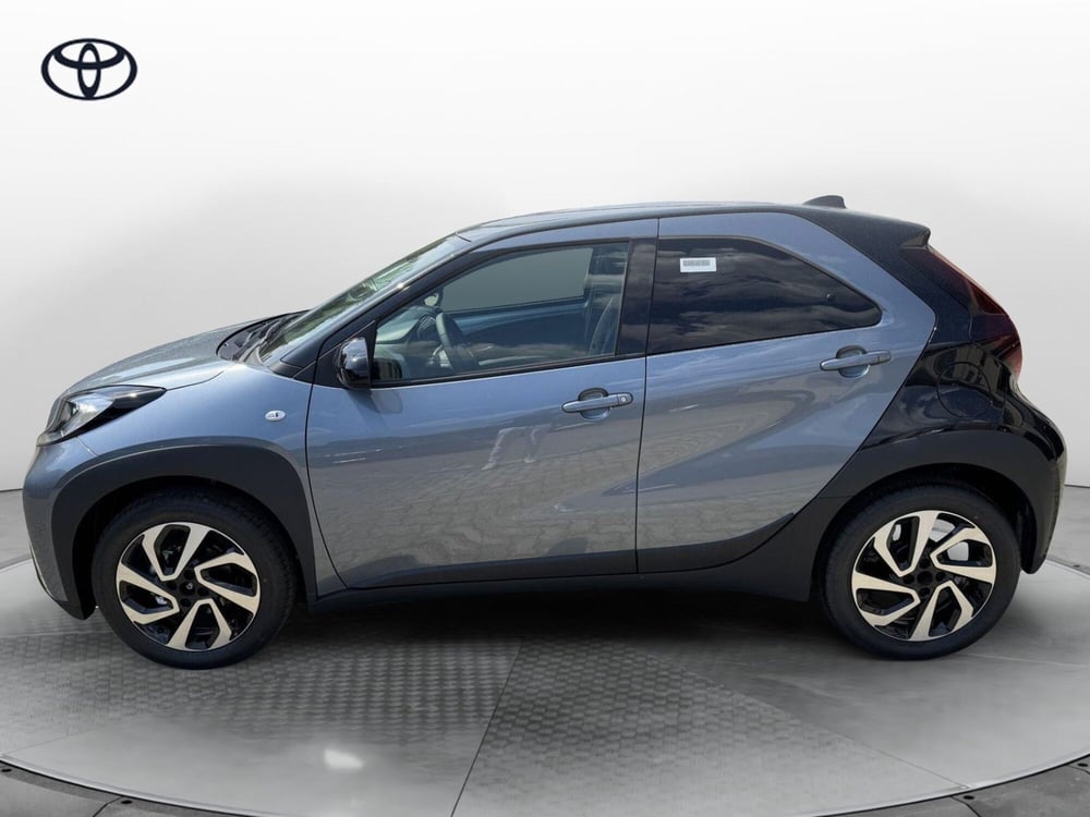 Toyota Aygo X nuova a Como (3)