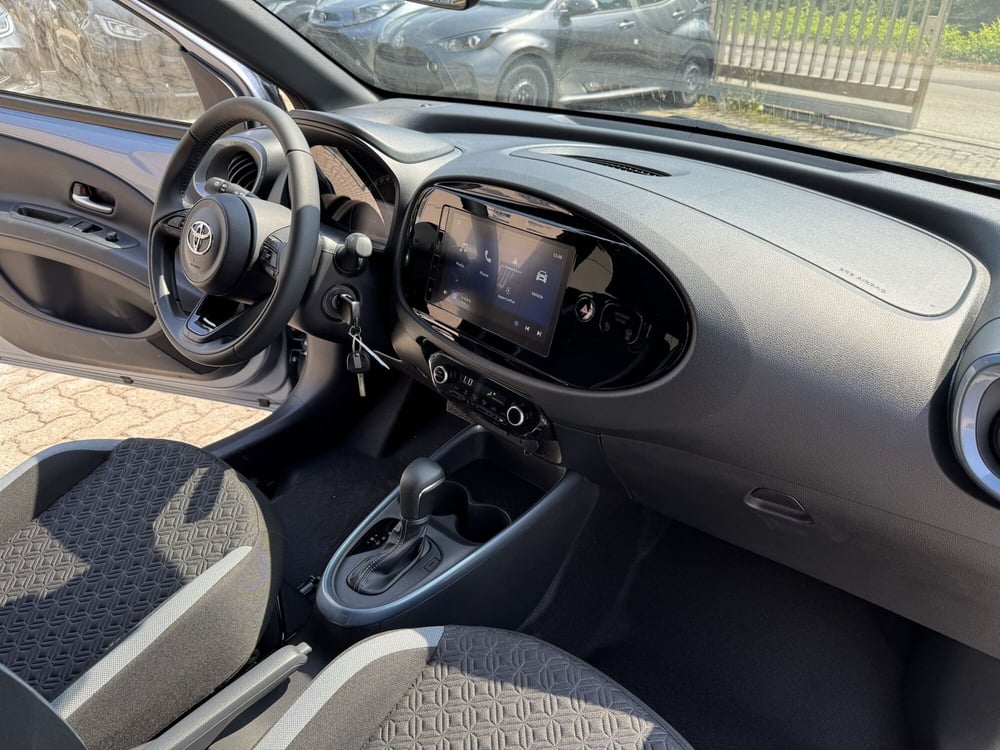 Toyota Aygo X nuova a Como (6)