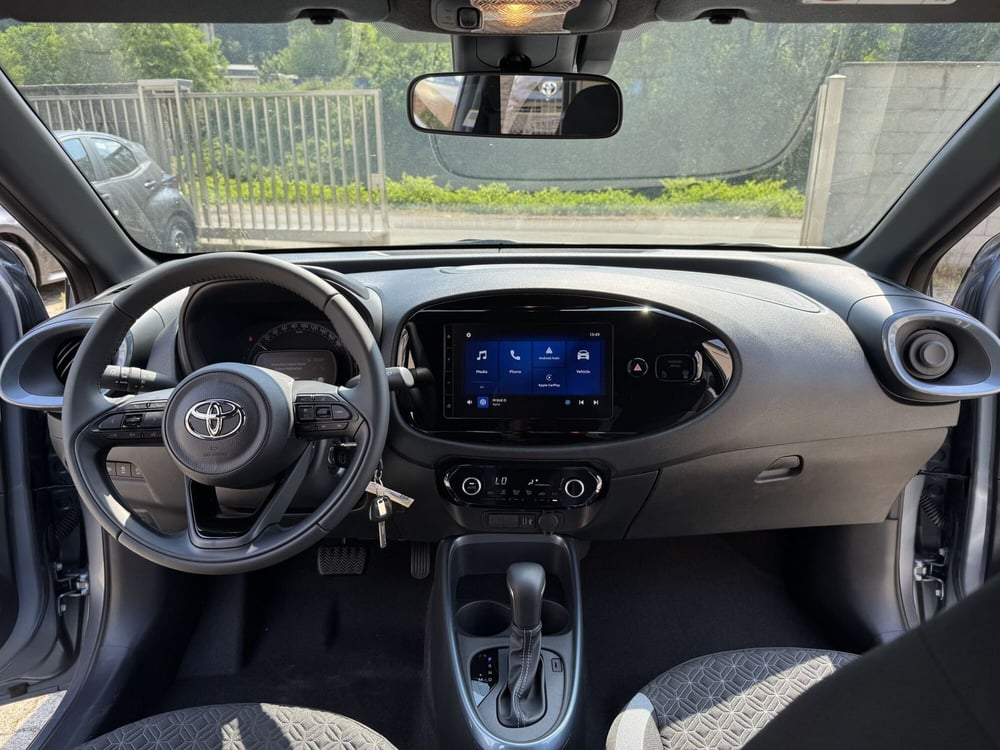 Toyota Aygo X nuova a Como (8)