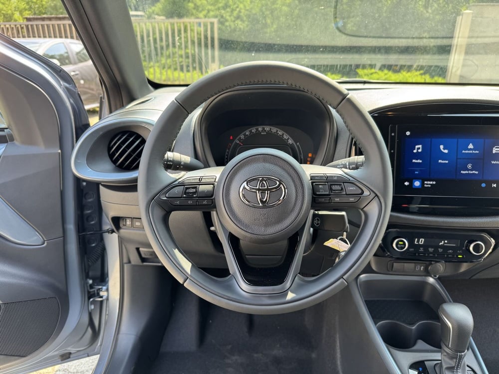Toyota Aygo X nuova a Como (9)