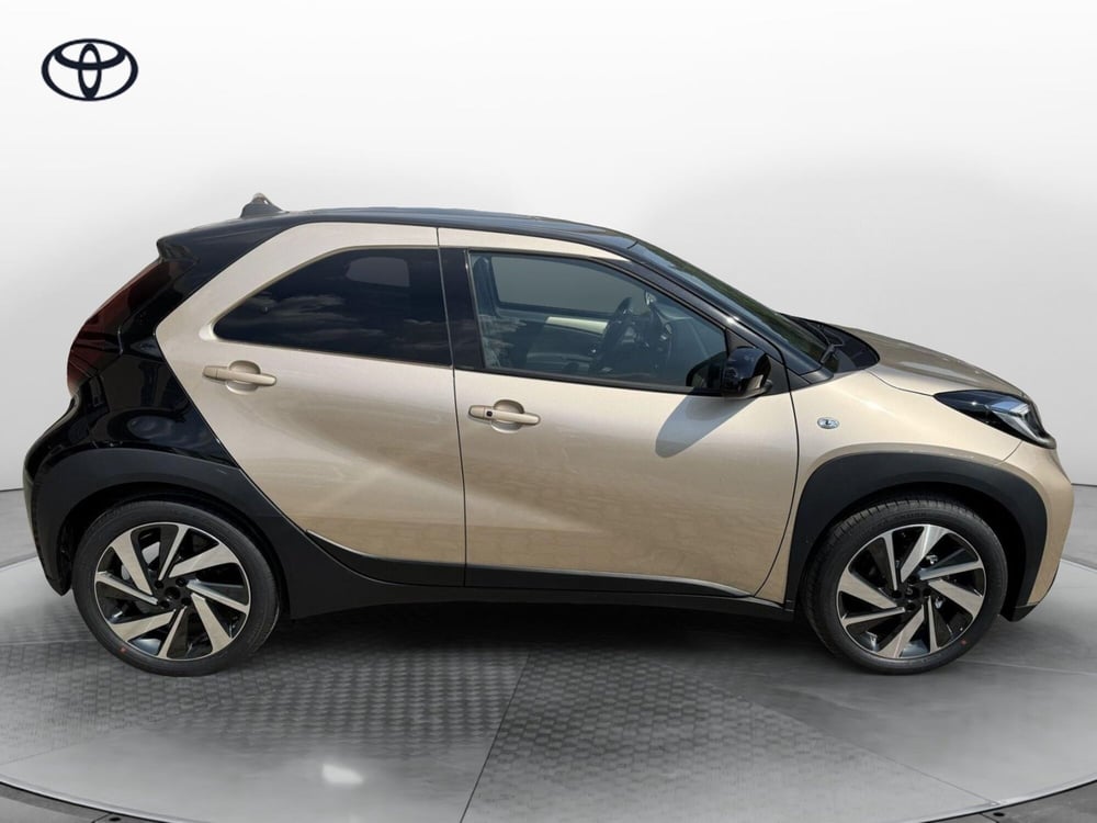 Toyota Aygo X nuova a Como (10)