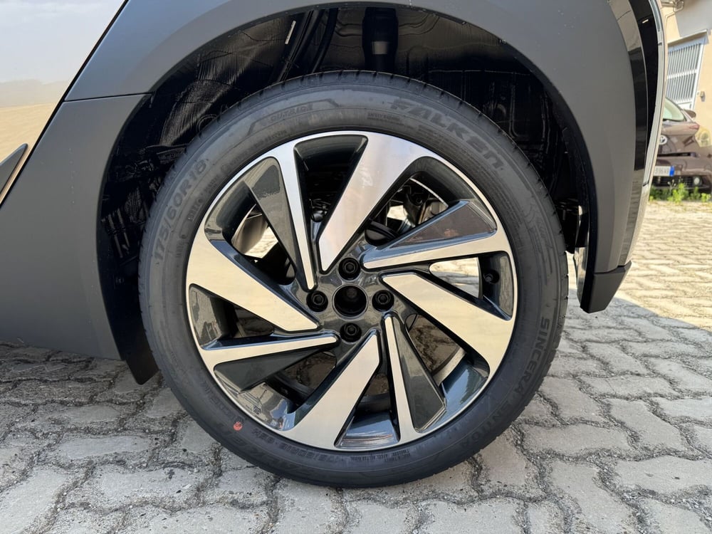 Toyota Aygo X nuova a Como (11)
