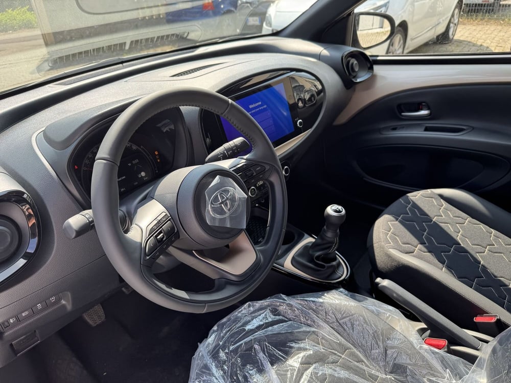 Toyota Aygo X nuova a Como (12)