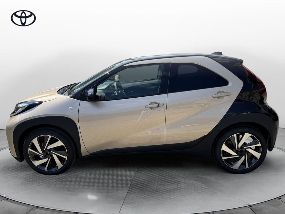 Toyota Aygo X nuova a Como (3)