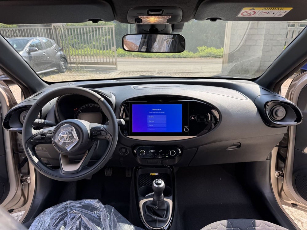 Toyota Aygo X nuova a Como (8)