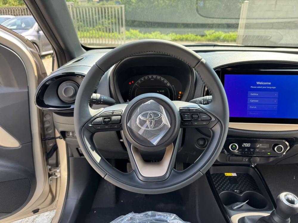 Toyota Aygo X nuova a Como (9)