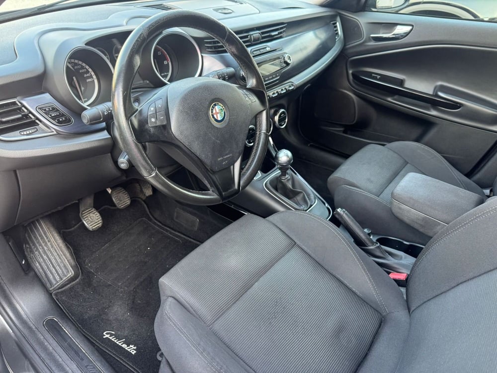 Alfa Romeo Giulietta usata a Salerno (10)