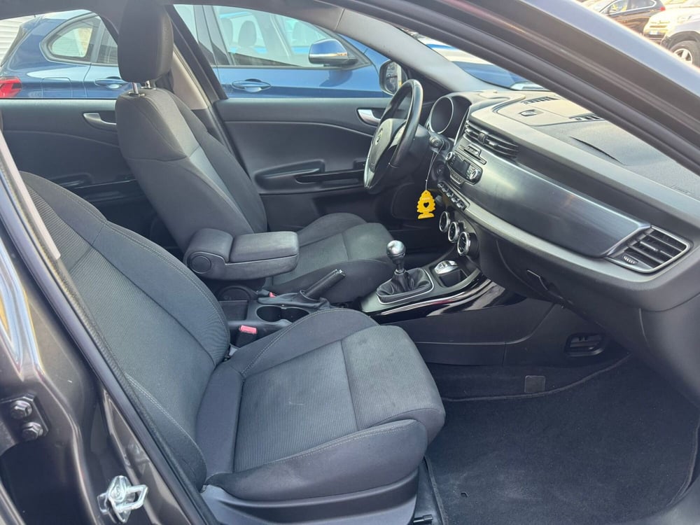 Alfa Romeo Giulietta usata a Salerno (14)