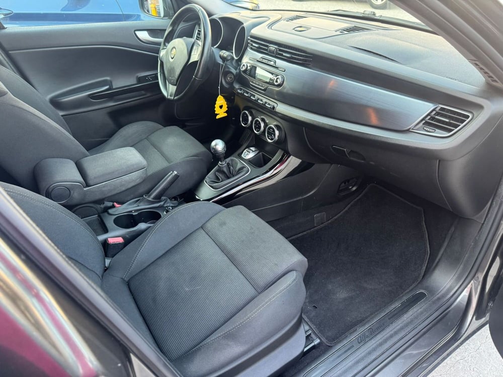 Alfa Romeo Giulietta usata a Salerno (15)