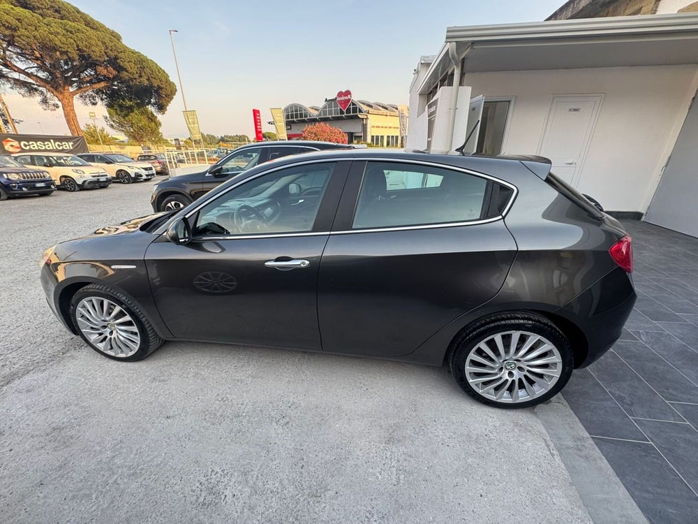 Alfa Romeo Giulietta usata a Salerno (4)