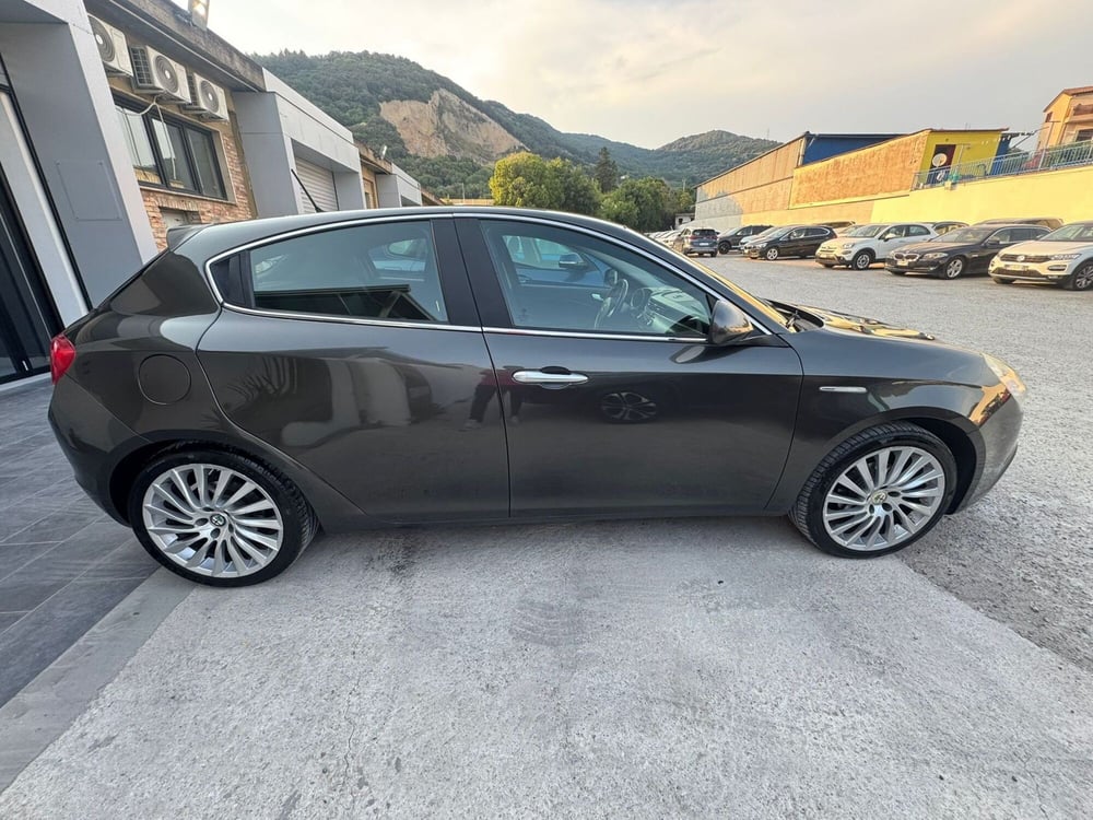 Alfa Romeo Giulietta usata a Salerno (5)