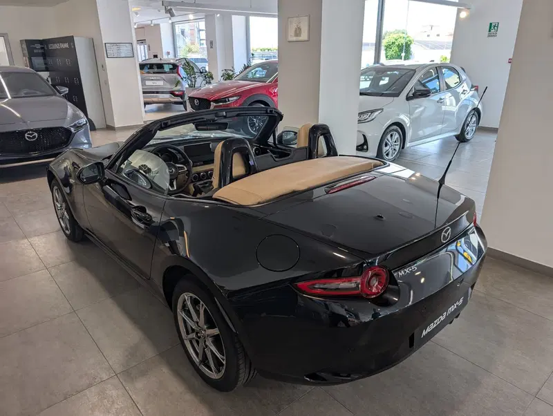 Mazda MX-5 nuova a Napoli (6)