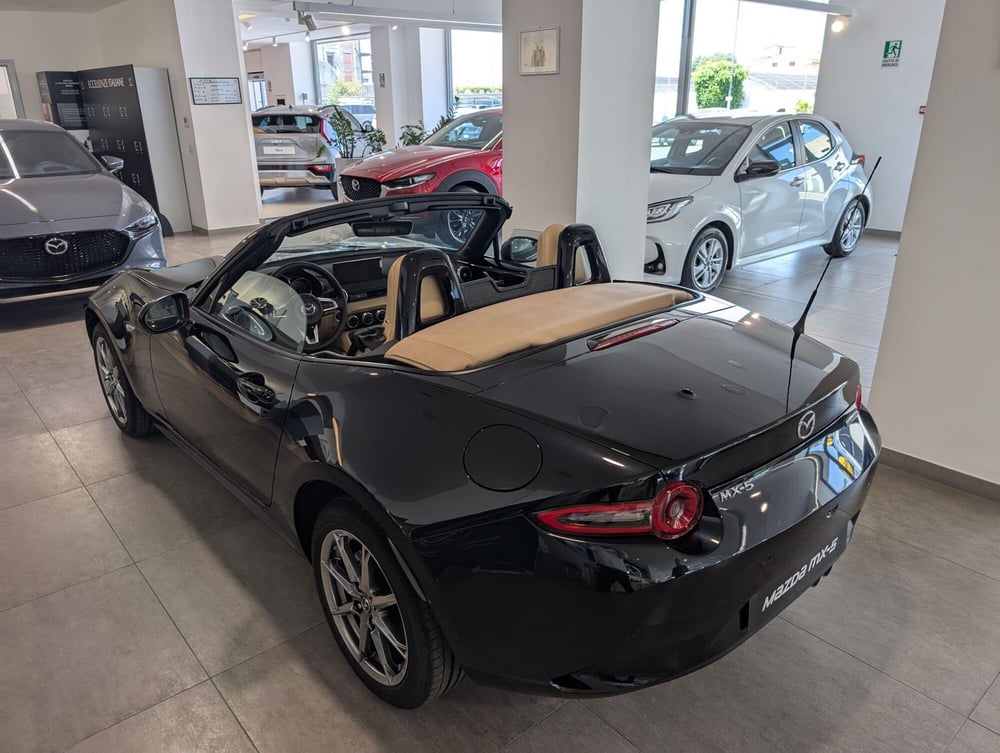 Mazda MX-5 nuova a Napoli (6)