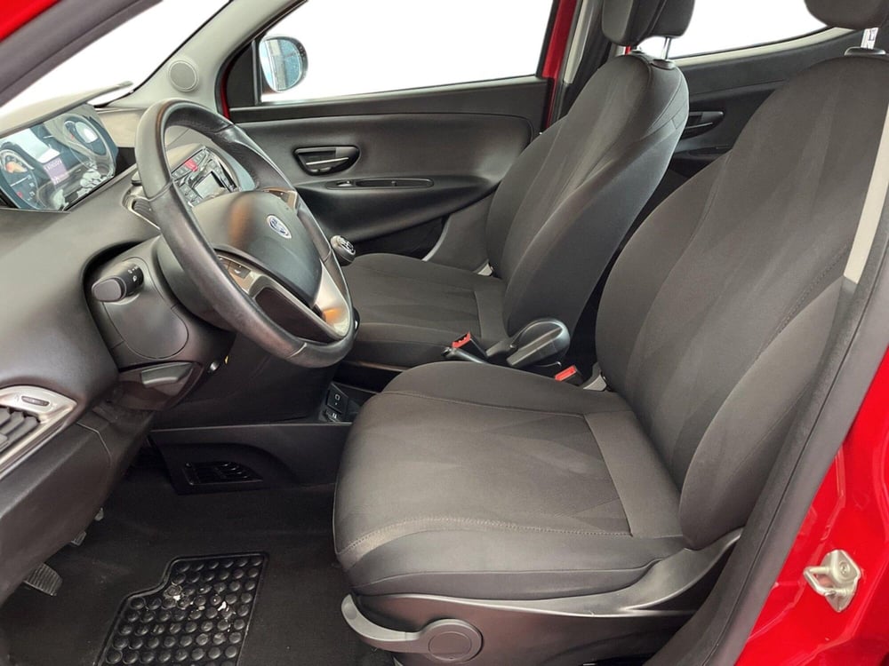 Lancia Ypsilon usata a Torino (10)