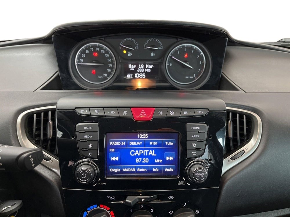 Lancia Ypsilon usata a Torino (13)