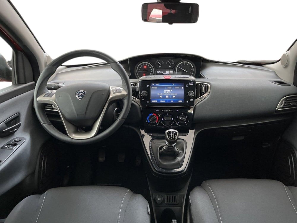 Lancia Ypsilon usata a Torino (11)