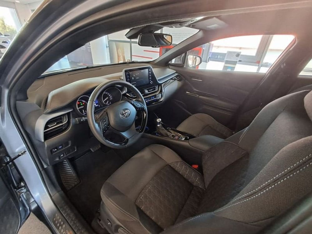 Toyota Toyota C-HR usata a Cagliari (12)